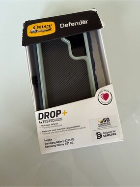 OtterBox Defender Series Case and belt clip for Samsung S21